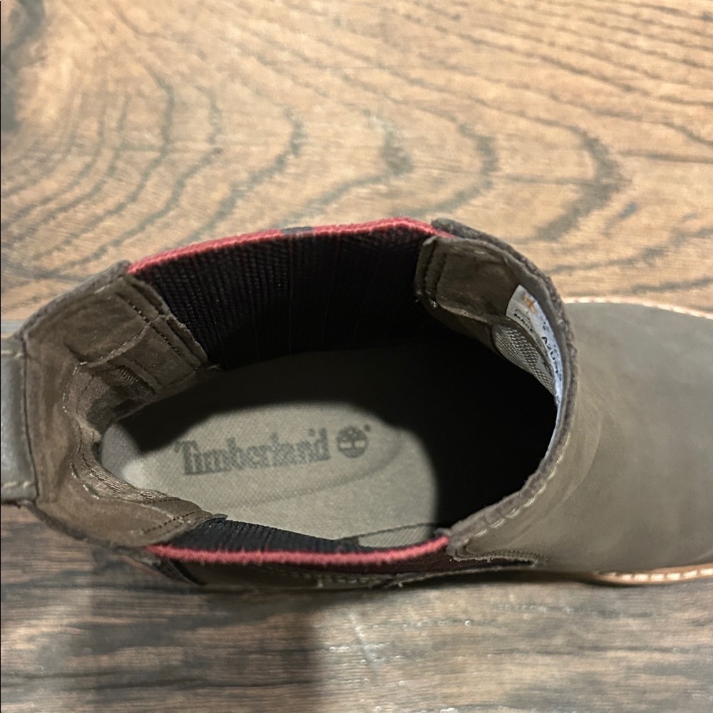 Timberland / Women's Olive Chelsea Boot with Burgundy Elastic - Picture 2 of 8